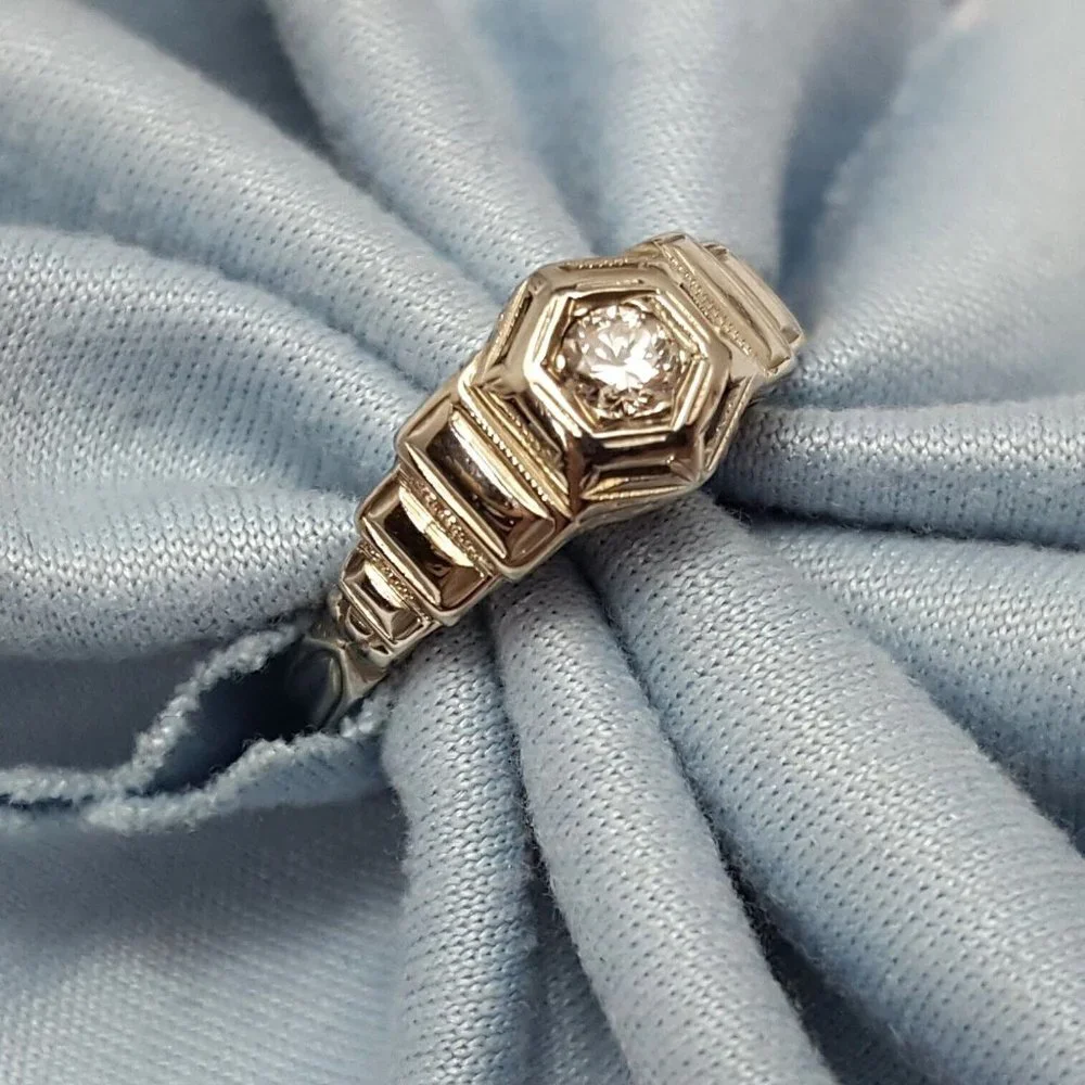 Vintage 18K Solid White Gold Ladies Designer Diamond Wedding Engagement Ring